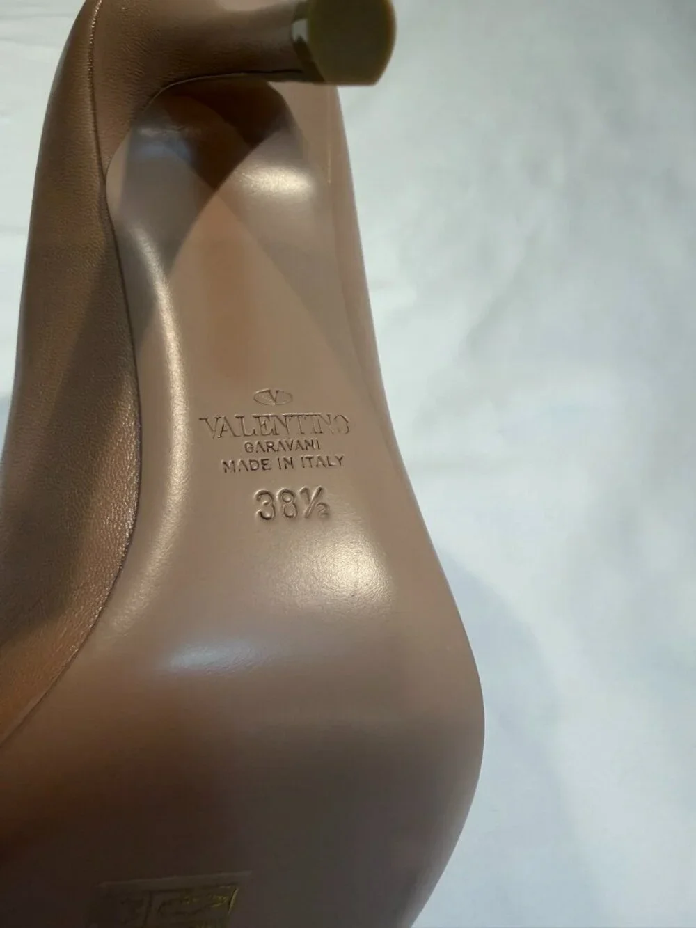 Valentino Garavani Rockstud Alcove Leather Pointed Toe Heels Beige/Black EU 38.5 - Picture 7 of 11